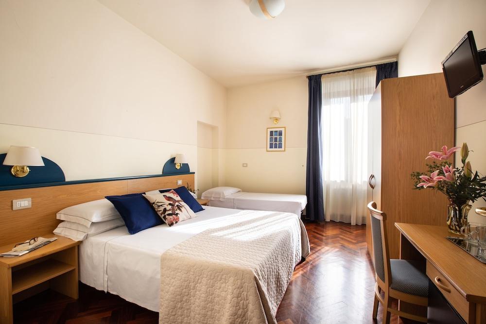 Aramis Deluxe Rooms Florence Exterior photo